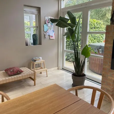 Вилла Welcome To The White House